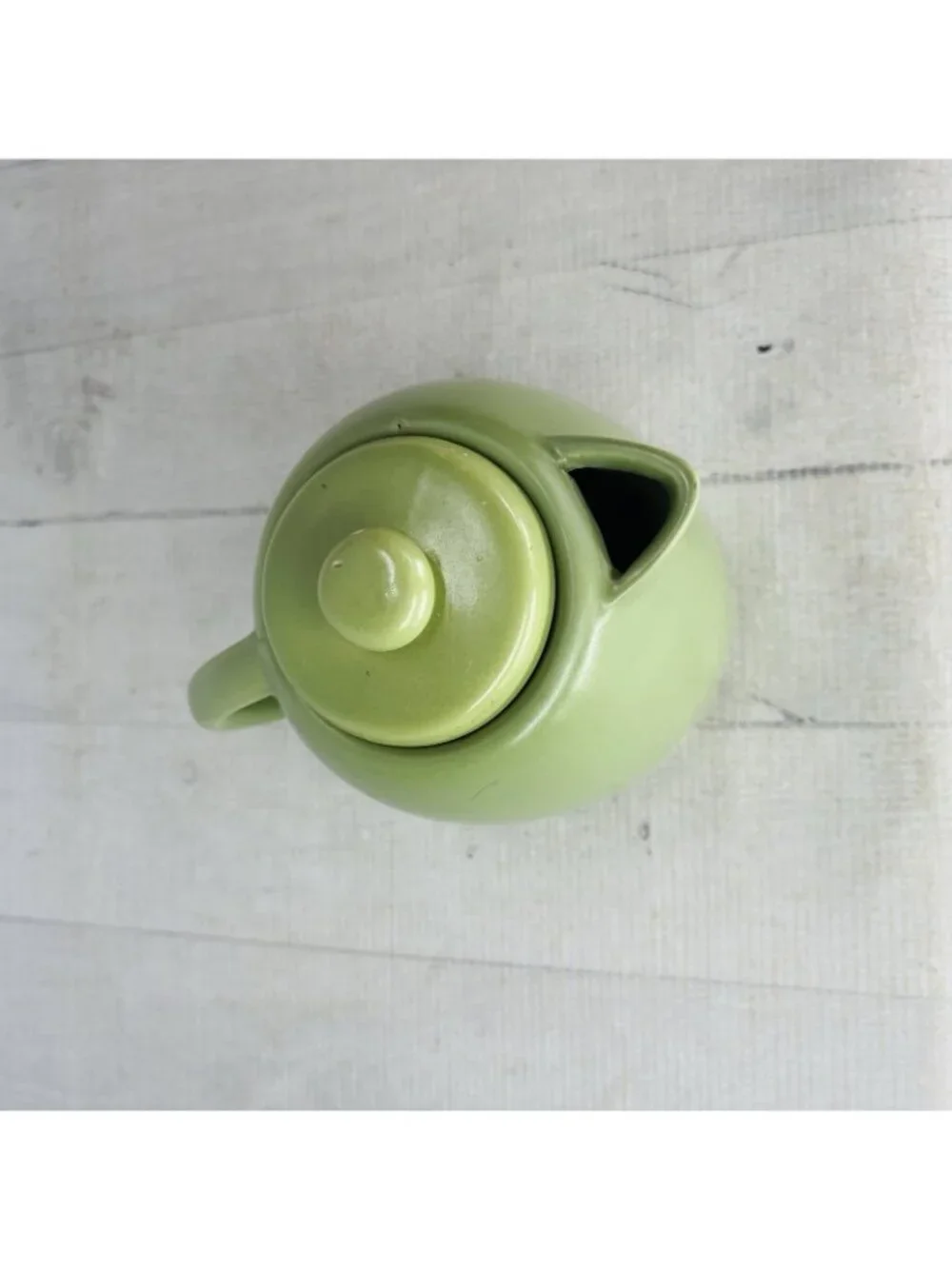 Starbucks 2012 Avocado Green Ceramic Round Ceramic Lidded 25oz Coffee Tea Pot